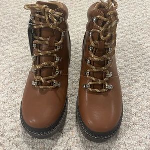 NWT universal threads boots